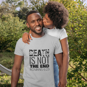 Camiseta Minimalista com Citação Cristã Romanos 6: