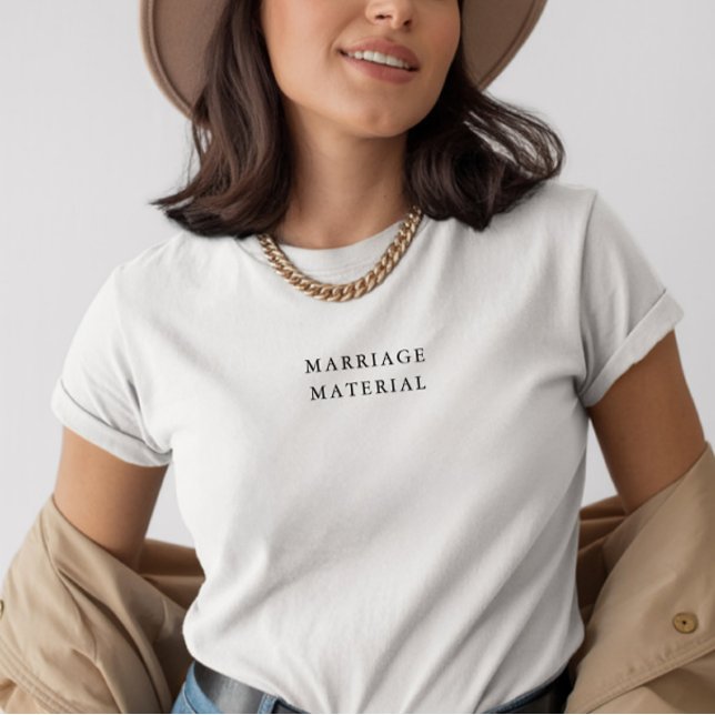 Camiseta Mínimo 'Material de Casamento' Recém-Casado Preto  (Criador carregado)