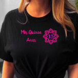 Camiseta Mis Quince Anos Pink Lace Flower Quinceanera Black<br><div class="desc">Uma camisa de marmelada para a sua quinceanera especial. Essa camiseta preta apresenta uma flor rosa-claro de aparência de rendas, ou papel floral picado, com o número 15 no centro. O texto diz simplesmente "Mis Quince Anos" em bonito caligrafia rosa. Por favor, navegue na nossa loja para fazer convites para...</div>