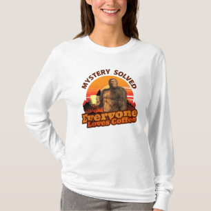 Camiseta Mistério Resolvido Todos Amam Café Pé Grande