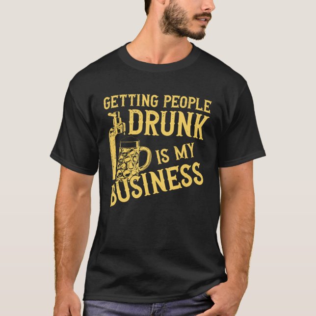 Camiseta Mixologista De Barman A Obter Bebado De Pessoas É  (Frente)