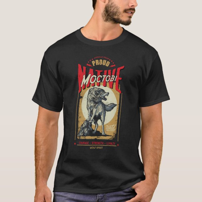 Camiseta Moctobi Native American Indian Born Wolf Spirit Re (Frente)