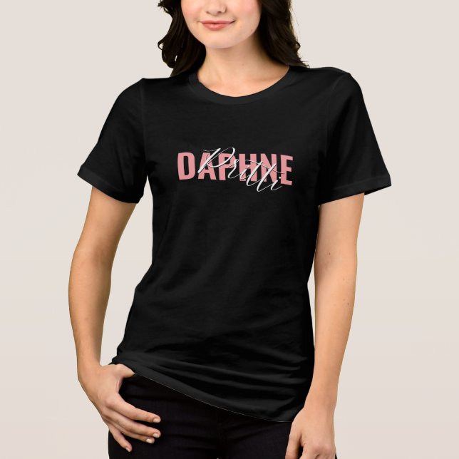 Camiseta Moda assinatura "Daphne Pritti" elegante /chic DK (Frente)