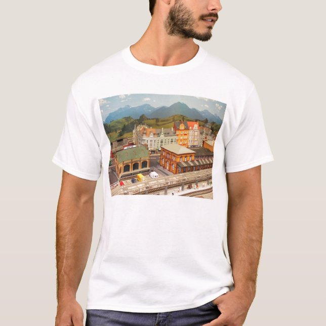 Camiseta Modelo de estação ferroviária e cidade (Frente)