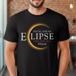 Camiseta Modern Black & Dourado 2024 Texas Total Eclipse So<br><div class="desc">Apresentando nossa camiseta personalizada de Eclipse Solar Total Dourada 2024 do Texas, um na moda e uma peça comemorativa para este raro evento celeste. esta camisa captura a elegância e o entusiasmo do eclipse solar total. Com o ano de 2024 exibido com ousadia, juntamente com a localização do Texas, ele...</div>