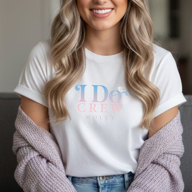 Camiseta Modern I Do Crew Pastel Gradient Bridesmaid (Get the crew together in style with this trendy "I Do Crew" design!)