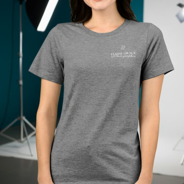 Camiseta Modern Logo Photographer Script Business (Market your photography business like a true professional. )