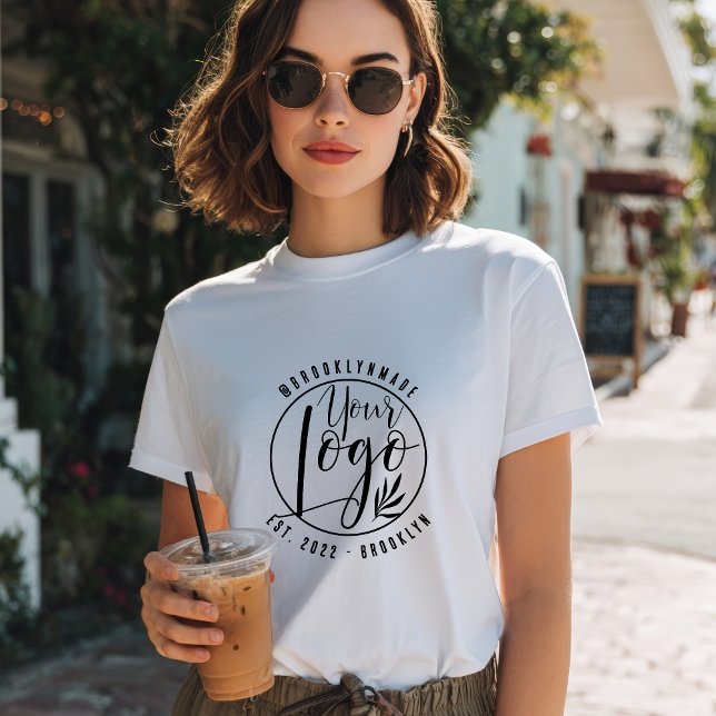 Camiseta Modern Minimal black Your Logo Social Business (Modern Minimal black Your Logo Social Business T-Shirt)