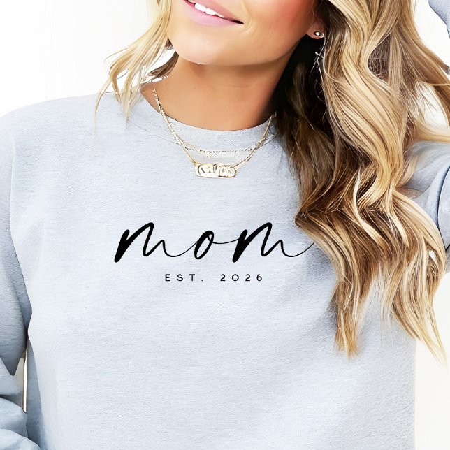 Camiseta Modern Script “Mom” Established Date, New Mom Gift (Criador carregado)