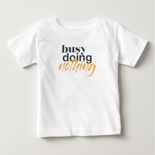 Camiseta Moderno design urbano e moderno de Busy Doing Noth