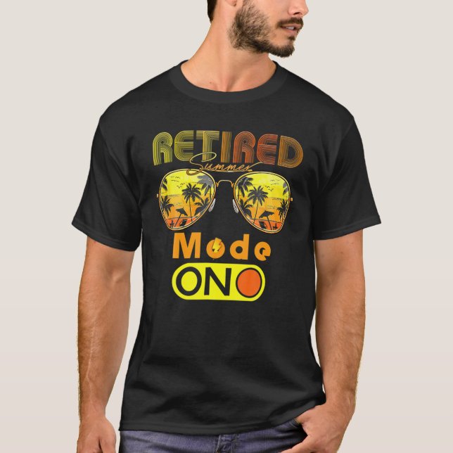 Camiseta Modo Aposentado Nos Óculos De Sol Retro Vaga De Ap (Frente)