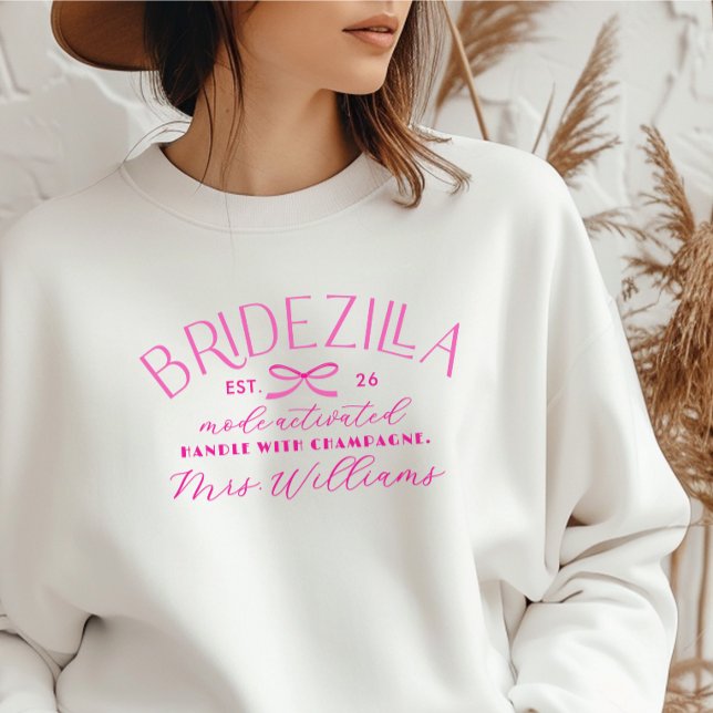 Camiseta Modo Bridezilla Ativado Despedida de Solteira Rosa (Bridezilla Mode Activated Bridal Bach Party Millennial Bachelorette Personalized Pink White Outfit )