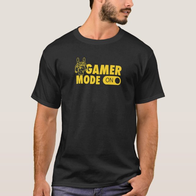 Camiseta Modo Gamer Em Uma Impressionante Merch Da Convençã (Frente)