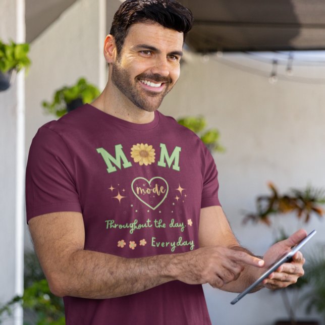 Camiseta Modo MOM para fora do Dia de as mães diário (Criador carregado)