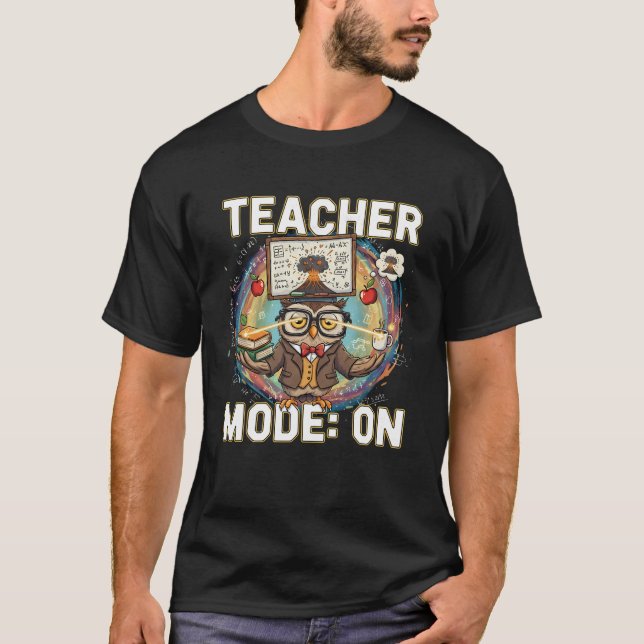 Camiseta Modo Professor: LIGADO – Design de Coruja Engraçad (Frente)