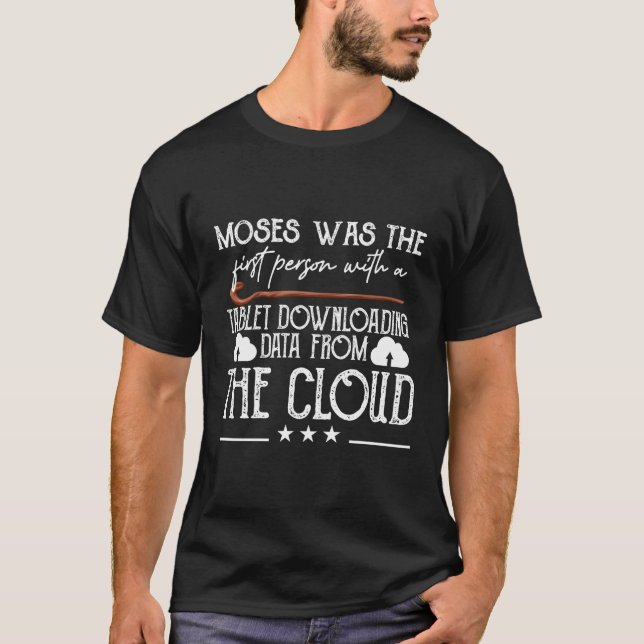 Camiseta Moisés Foi A Primeira Pessoa Com Um Tablet Downloa (Frente)