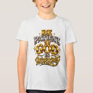 Camiseta Moletom Infantil Deus Está Trabalhando Seja Pacien