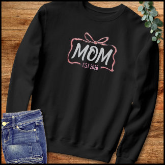 Camiseta Mom Established 2026 Pink & White Bow Illustration
