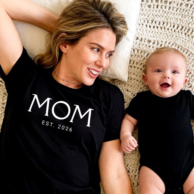 Camiseta Mom Established New Mom Gift (Criador carregado)