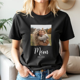 Camiseta Mom Established Script Text Photo