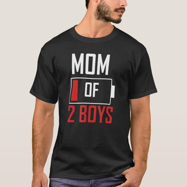 Camiseta mom of 2 boys boy mom  for mom from son husband (Frente)