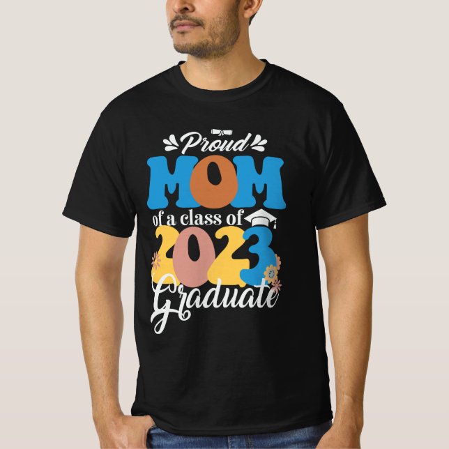 Camiseta MOM orgulhosa de uma classe de Formando 2023 (Frente)