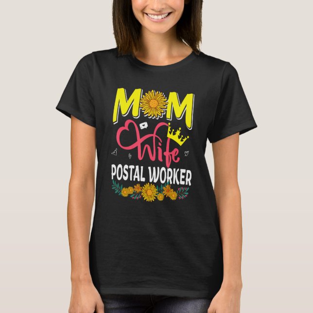 Camiseta Mom Wife Postal Worker Cute Floral Sunflowers Moth (Frente)