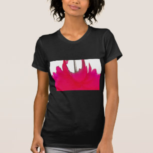 Camiseta Momento Capturado: Uma Elegância Petal Rosa vermel