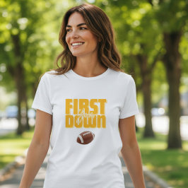 Camiseta Mommy's First Year Down Football Text Yellow