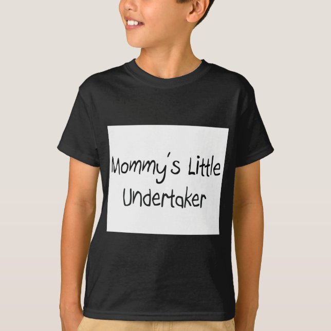 Camiseta Mommys Little Undertaker (Frente)