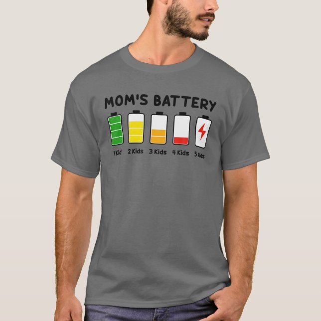Camiseta Mom's Low Battery Funny Mother's Day (Frente)