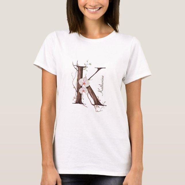 Camiseta Monograma Elegante "K" com Orquídeas e Vinhas Past (Frente)