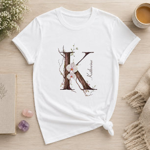 Camiseta Monograma Elegante "K" com Orquídeas e Vinhas Past