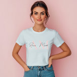 Camiseta "Monograma minimalista, rosa pastel personalizado<br><div class="desc">Expresse o seu estilo pessoal com esta camiseta personalizada mínima cor-de-rosa-pastel. Apresentando seu nome e inicial personalizados em um design moderno e elegante, esta camiseta é perfeita para visto casual ou como um presente pensativo. Criado a partir de tecido macio e de alta qualidade, ele oferece conforto e durabilidade. O...</div>
