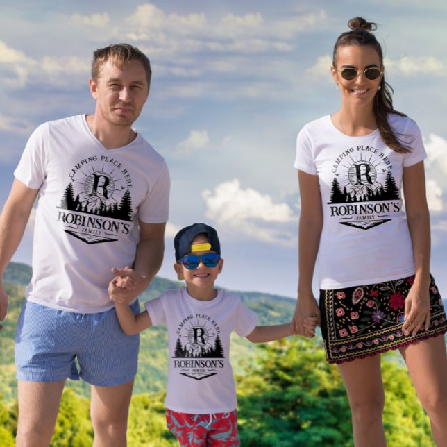 Camiseta Monograma personalizado de acampamento da família (Criador carregado)