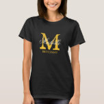 Camiseta monogrammed feito sob encomenda da dama d<br><div class="desc">Camisetas para Noiva com monograma personalizado nas cores ouro amarelo e preto. Camisetas com monograma e nome personalizado em texto elegante. Personalize para noiva, damas de honra, florista, dama de honra, matrona de honra, mãe da noiva, etc. Ideia fofa para festa de casamento, chá de panela e despedida de solteira....</div>