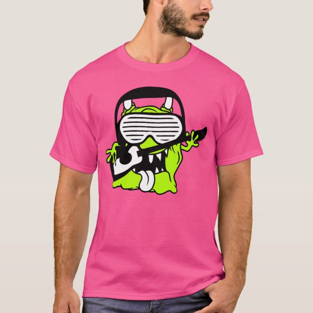 Camiseta Monstro Alienigena Tocando Guitarra Fone de Ouvido (Frente)