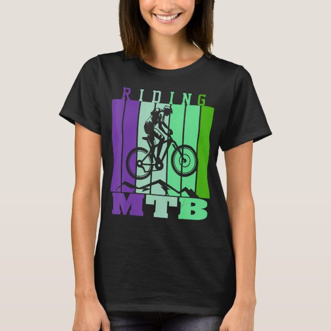 Camiseta Montanha - Bicicleta Nunca Se Torna Mais Fácil De  (Frente)