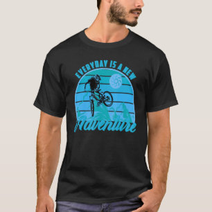 Camiseta Montanha - Bicicleta Nunca Se Torna Mais Fácil De 