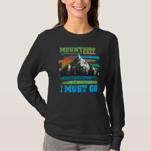 Camiseta Montanhas chamam os amantes da natureza acampando 