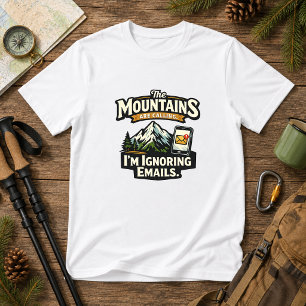 Camiseta Montanhas Chamando, E-mails Ignorados Humor de Cam