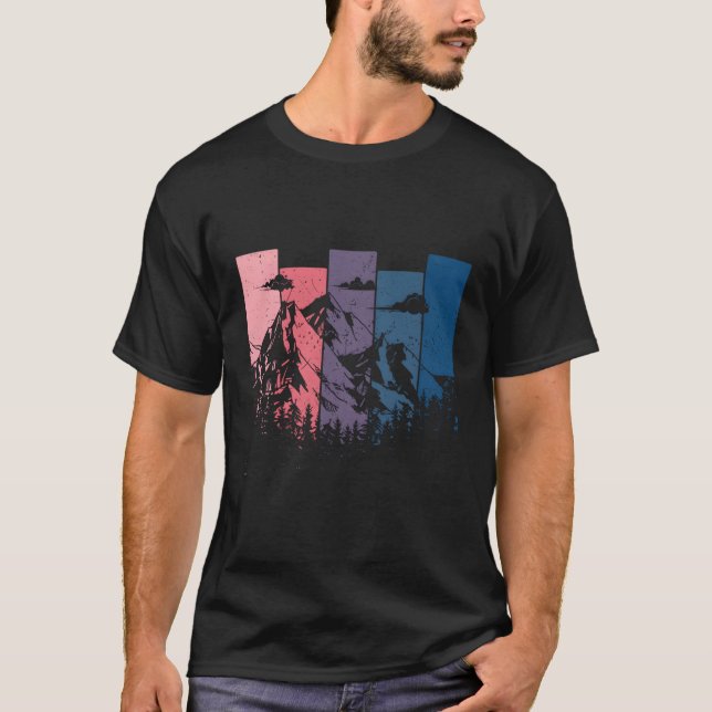Camiseta Montanhas do Acampamento Externo em Desconforto (Frente)