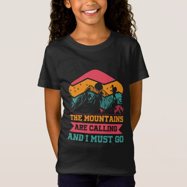 Camiseta Montanhas Estão Ligando E Eu Preciso Ir, Caminhand (Frente)