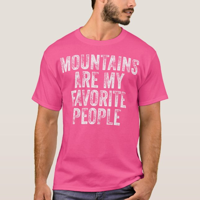 Camiseta Montanhas São Minhas Pessoas Favoritas Caminhando  (Frente)