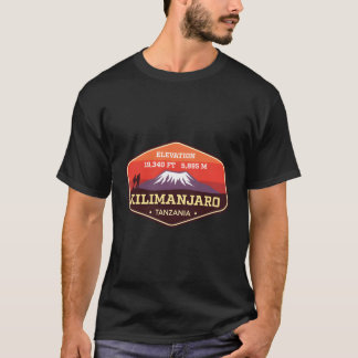 Camiseta Monte Kilimanjaro, o maior pico da África subindo