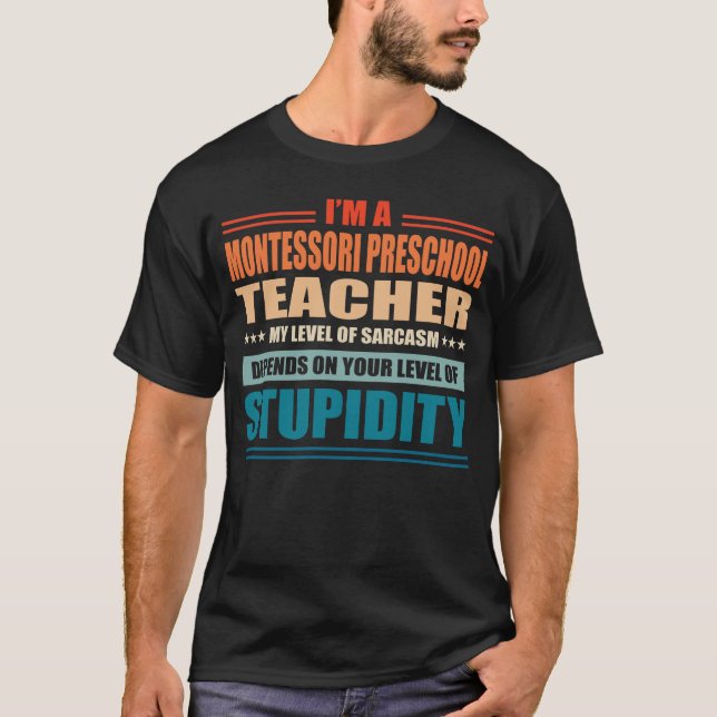 Camiseta Montessori Preschool Teacher My Level Depends On Y (Frente)