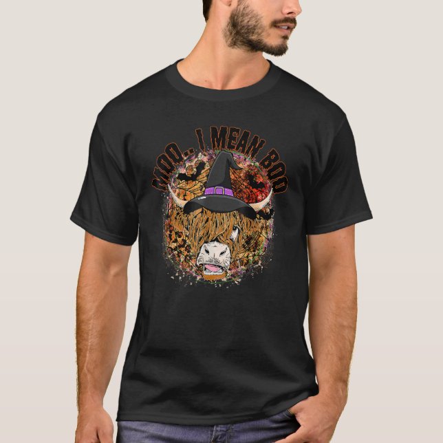 Camiseta Moo I Mean Boo Halloween Highland Cow Witch Hat (Frente)