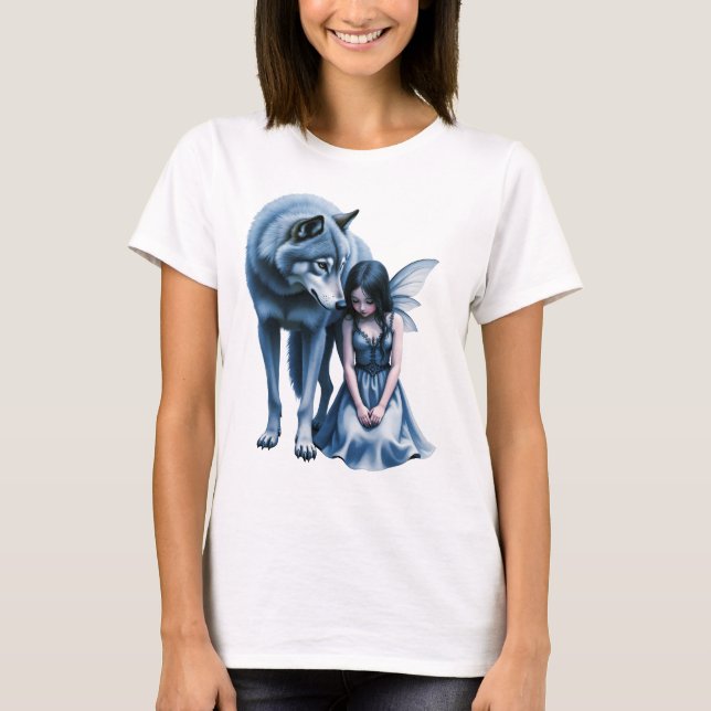 Camiseta Moonlit Bond – The Wolf and the Gothic Fairy.   (Frente)