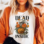 Camiseta Morto Vintage Halloween<br><div class="desc">Abraçar o humor negro do Dia das Bruxas com este Dentro Morto Vintage Halloween. Apresentando um design inspirado na safra com crânios, abóboras e flores de outono, esta camisa captura o espírito assustador e caprichoso da estação. Feito de materiais de alta qualidade para um ajustado confortável, é ideal para festas...</div>
