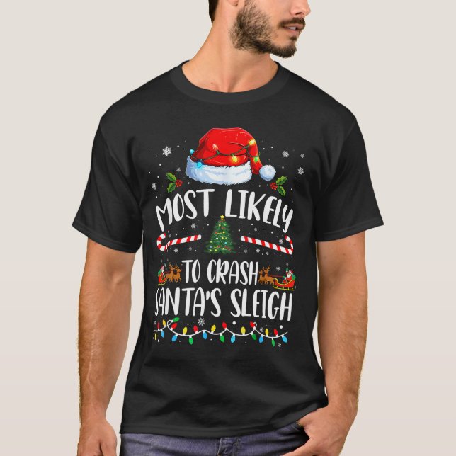 Camiseta Most Likely To Crash Santas Sleigh Family Matching (Frente)